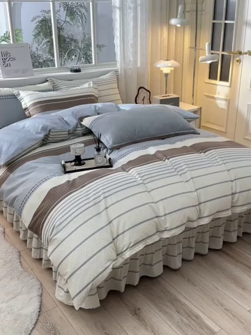 91家纺网 家纺一手货源 找家纺 绘萱家居 2025新款100%全棉床裙款斜纹印花四件套 素条