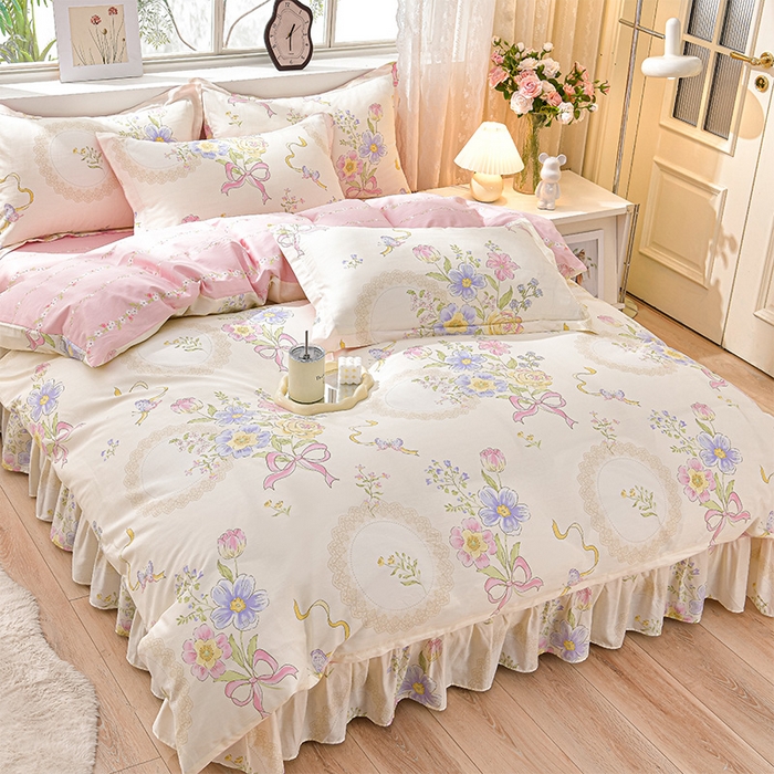 91家纺网 家纺一手货源 找家纺 绘萱家居 2025新款100%全棉床裙款斜纹印花四件套 依恋花韵