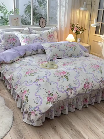 91家纺网 家纺一手货源 找家纺 绘萱家居 2025新款100%全棉床裙款斜纹印花四件套 沐雅之风