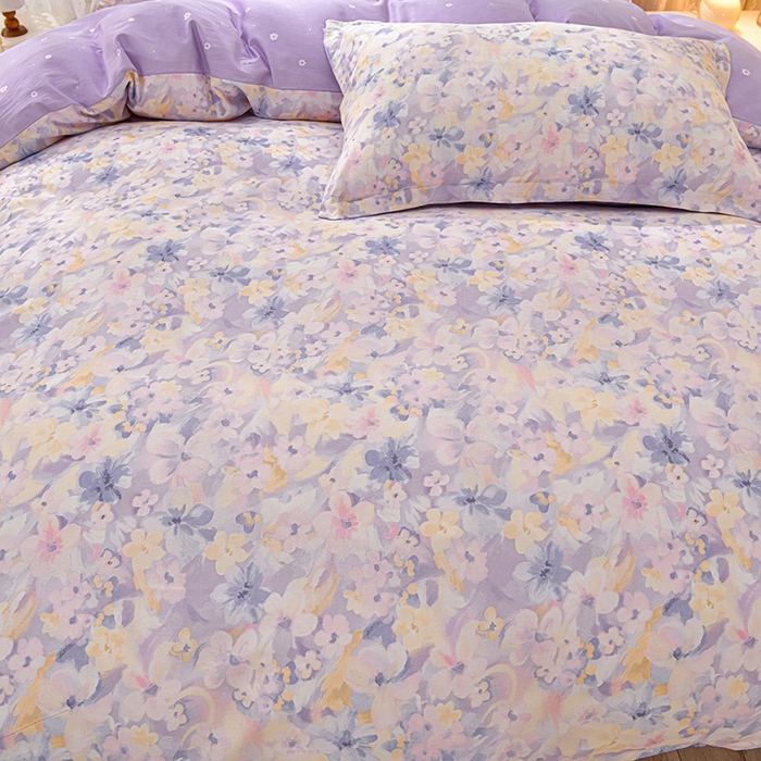 91家纺网 家纺一手货源 找家纺 绘萱家居 2025新款100%全棉床裙款斜纹印花四件套 紫色浪漫