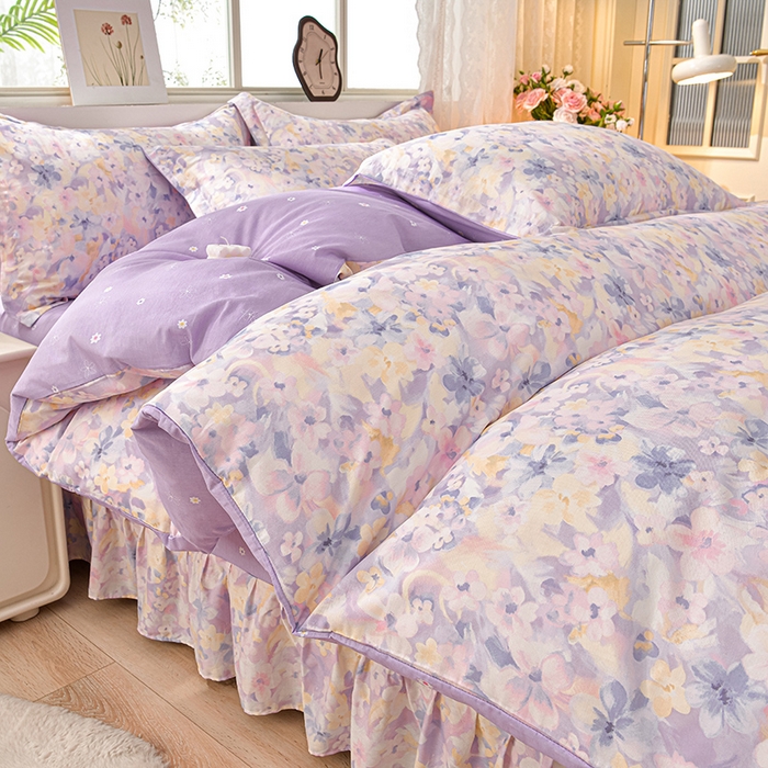 91家纺网 家纺一手货源 找家纺 绘萱家居 2025新款100%全棉床裙款斜纹印花四件套 紫色浪漫