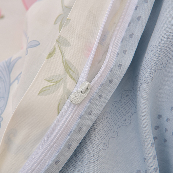 91家纺网 家纺一手货源 找家纺 绘萱家居 2025新款100%全棉床裙款斜纹印花四件套 优雅恋人