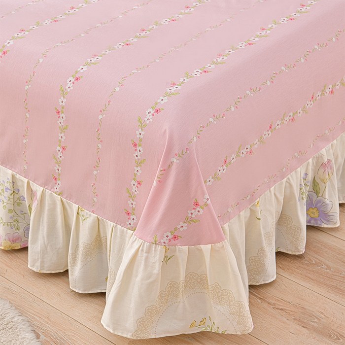 91家纺网 家纺一手货源 找家纺 绘萱家居 2025新款100%全棉床裙款斜纹印花四件套 依恋花韵