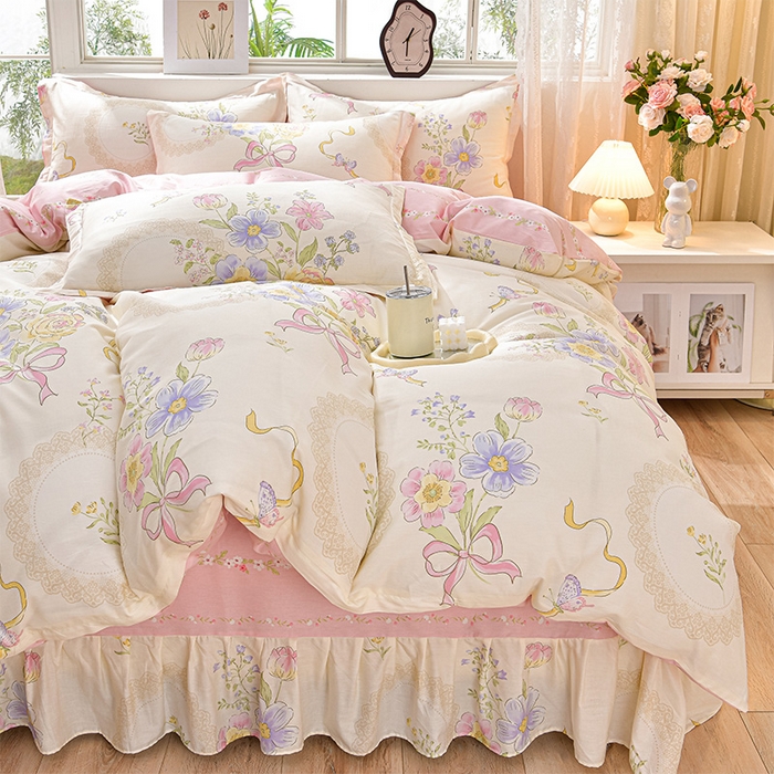 91家纺网 家纺一手货源 找家纺 绘萱家居 2025新款100%全棉床裙款斜纹印花四件套 依恋花韵