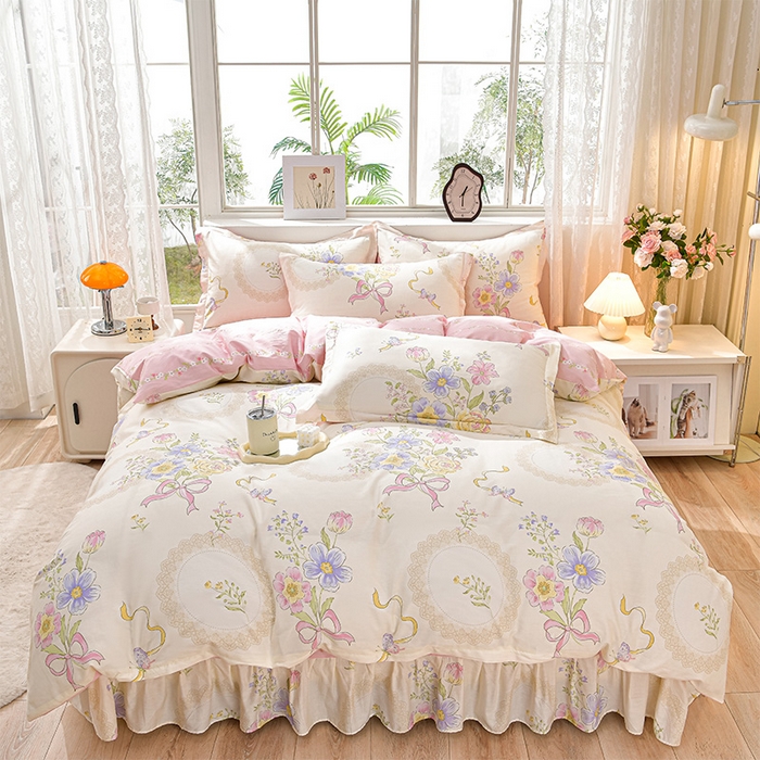 91家纺网 家纺一手货源 找家纺 绘萱家居 2025新款100%全棉床裙款斜纹印花四件套 依恋花韵