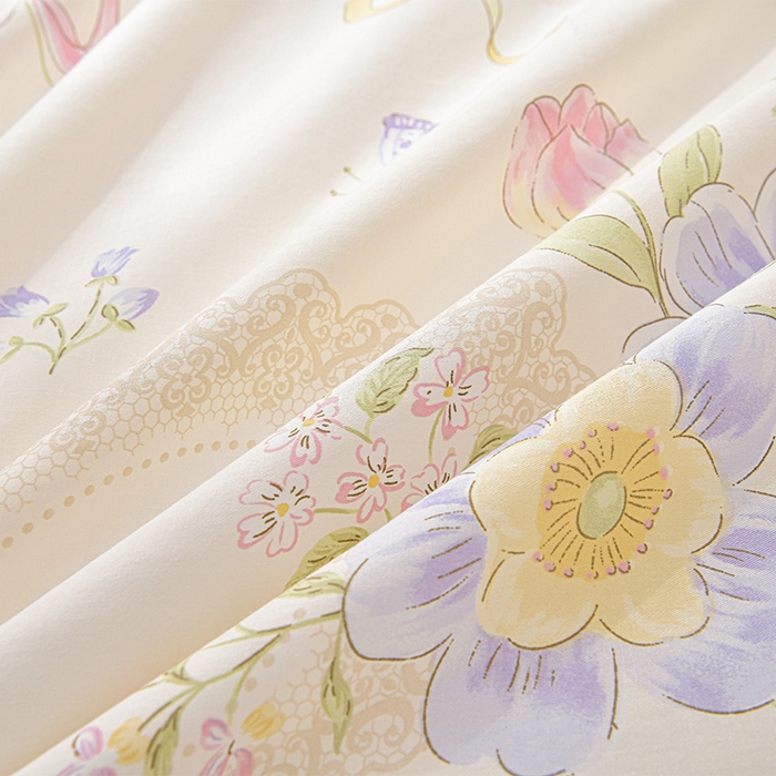 91家纺网 家纺一手货源 找家纺 绘萱家居 2025新款100%全棉床裙款斜纹印花四件套 依恋花韵