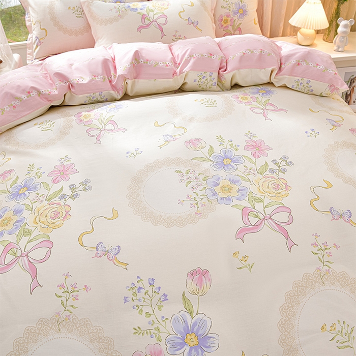 91家纺网 家纺一手货源 找家纺 绘萱家居 2025新款100%全棉床裙款斜纹印花四件套 依恋花韵