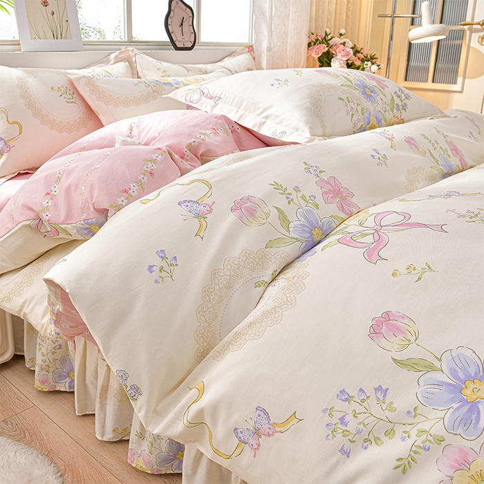 91家纺网 家纺一手货源 找家纺 绘萱家居 2025新款100%全棉床裙款斜纹印花四件套 依恋花韵