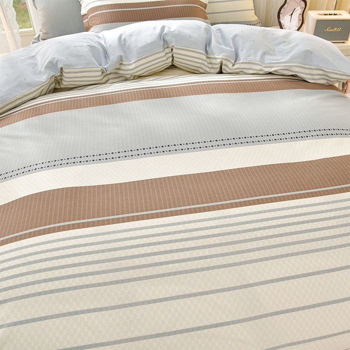 91家纺网 家纺一手货源 找家纺 绘萱家居 2025新款100%全棉床裙款斜纹印花四件套 素条