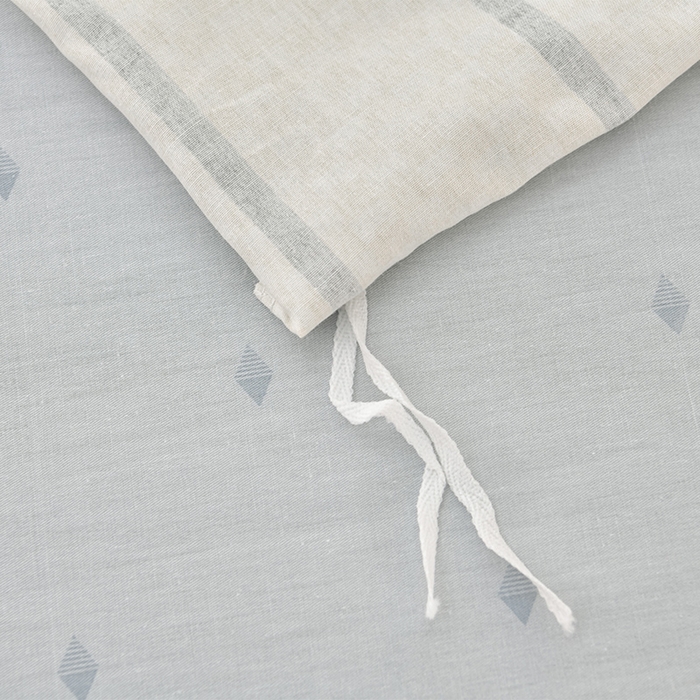 91家纺网 家纺一手货源 找家纺 绘萱家居 2025新款100%全棉床裙款斜纹印花四件套 素条