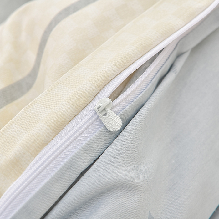 91家纺网 家纺一手货源 找家纺 绘萱家居 2025新款100%全棉床裙款斜纹印花四件套 素条