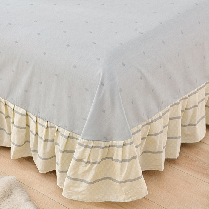 91家纺网 家纺一手货源 找家纺 绘萱家居 2025新款100%全棉床裙款斜纹印花四件套 素条