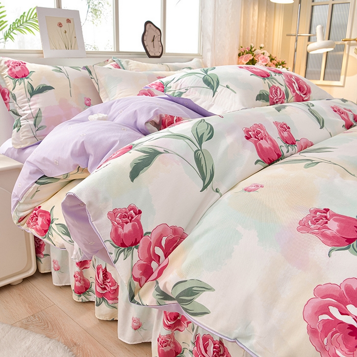 91家纺网 家纺一手货源 找家纺 绘萱家居 2025新款100%全棉床裙款斜纹印花四件套 三生三世