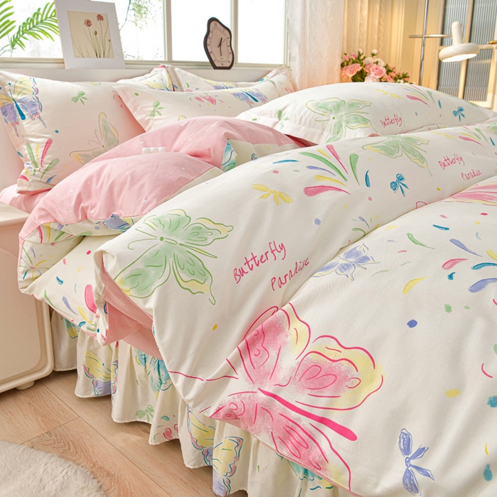 91家纺网 家纺一手货源 找家纺 绘萱家居 2025新款100%全棉床裙款斜纹印花四件套 轻舞飞扬