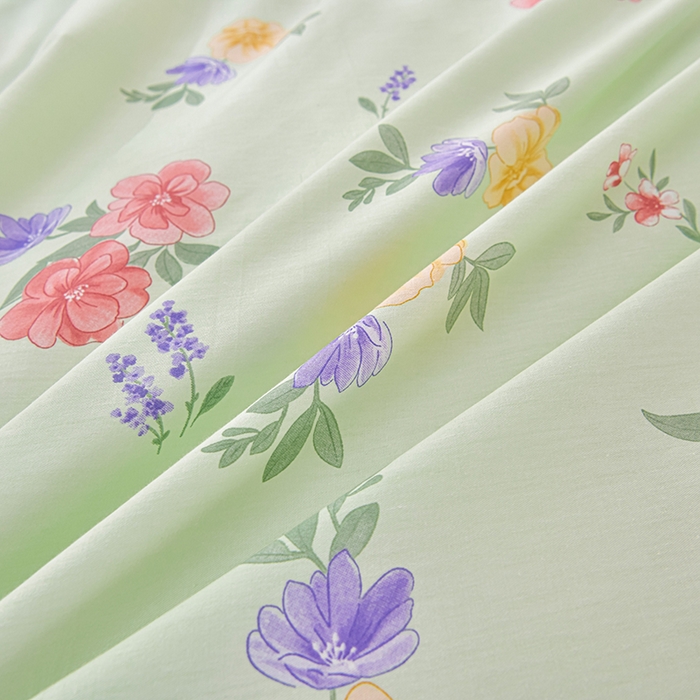 91家纺网 家纺一手货源 找家纺 绘萱家居 2025新款100%全棉床裙款斜纹印花四件套 千姿百媚