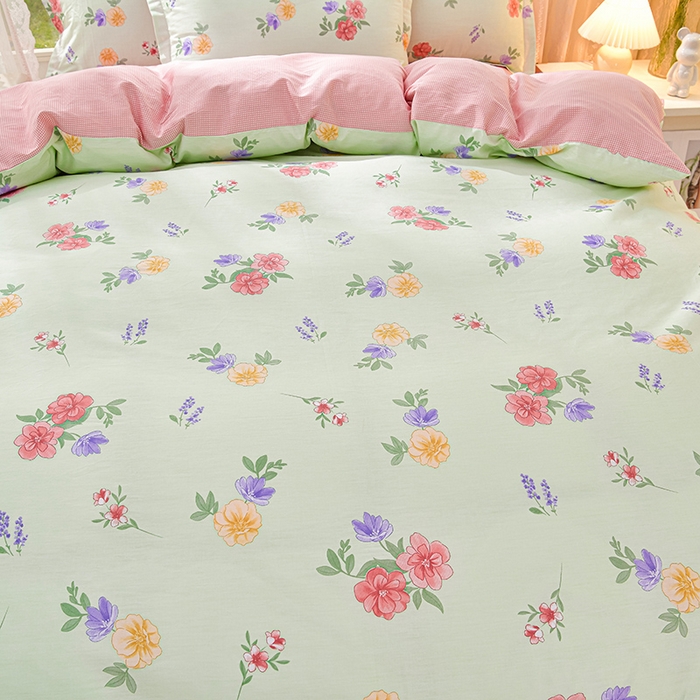 91家纺网 家纺一手货源 找家纺 绘萱家居 2025新款100%全棉床裙款斜纹印花四件套 千姿百媚