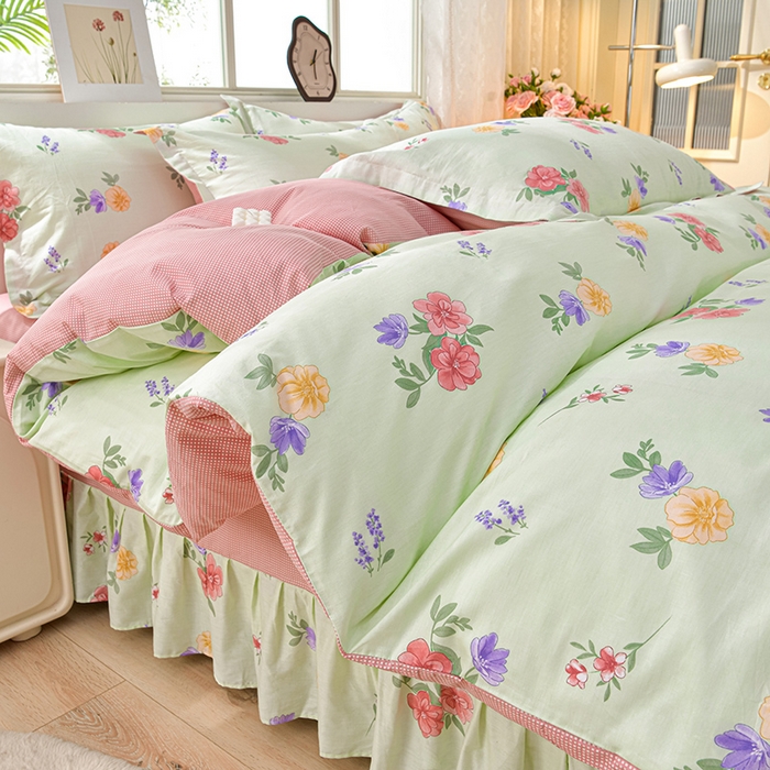 91家纺网 家纺一手货源 找家纺 绘萱家居 2025新款100%全棉床裙款斜纹印花四件套 千姿百媚