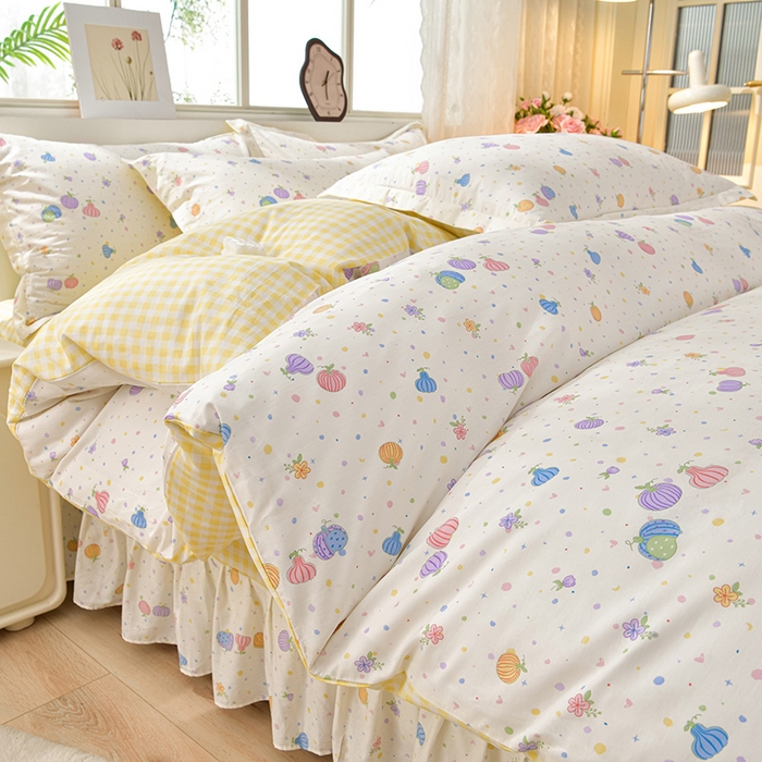 91家纺网 家纺一手货源 找家纺 绘萱家居 2025新款100%全棉床裙款斜纹印花四件套 南瓜派对