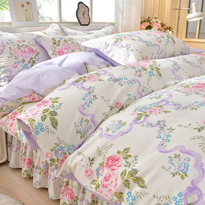 91家纺网 家纺一手货源 找家纺 绘萱家居 2025新款100%全棉床裙款斜纹印花四件套 沐雅之风