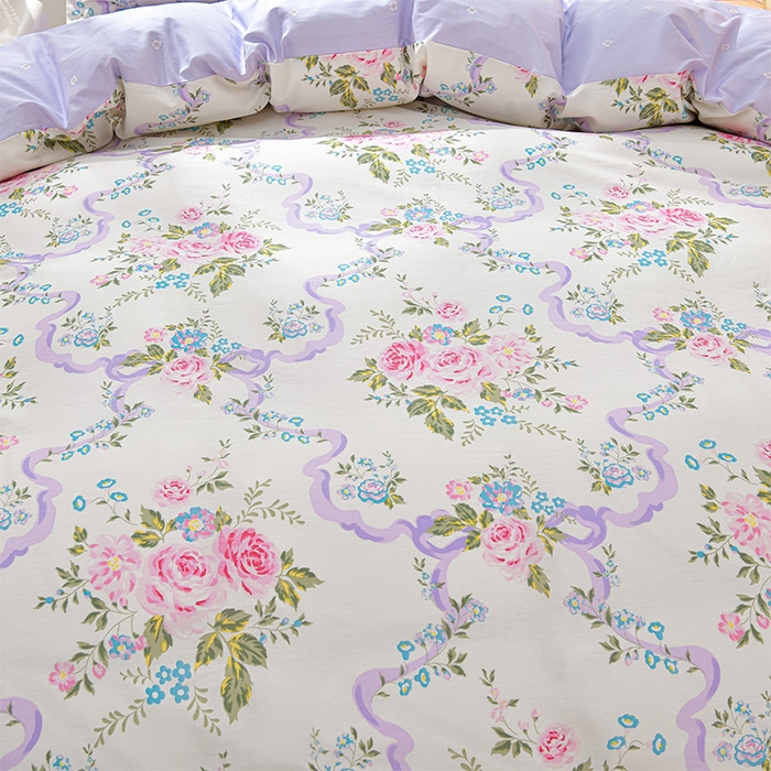 91家纺网 家纺一手货源 找家纺 绘萱家居 2025新款100%全棉床裙款斜纹印花四件套 沐雅之风