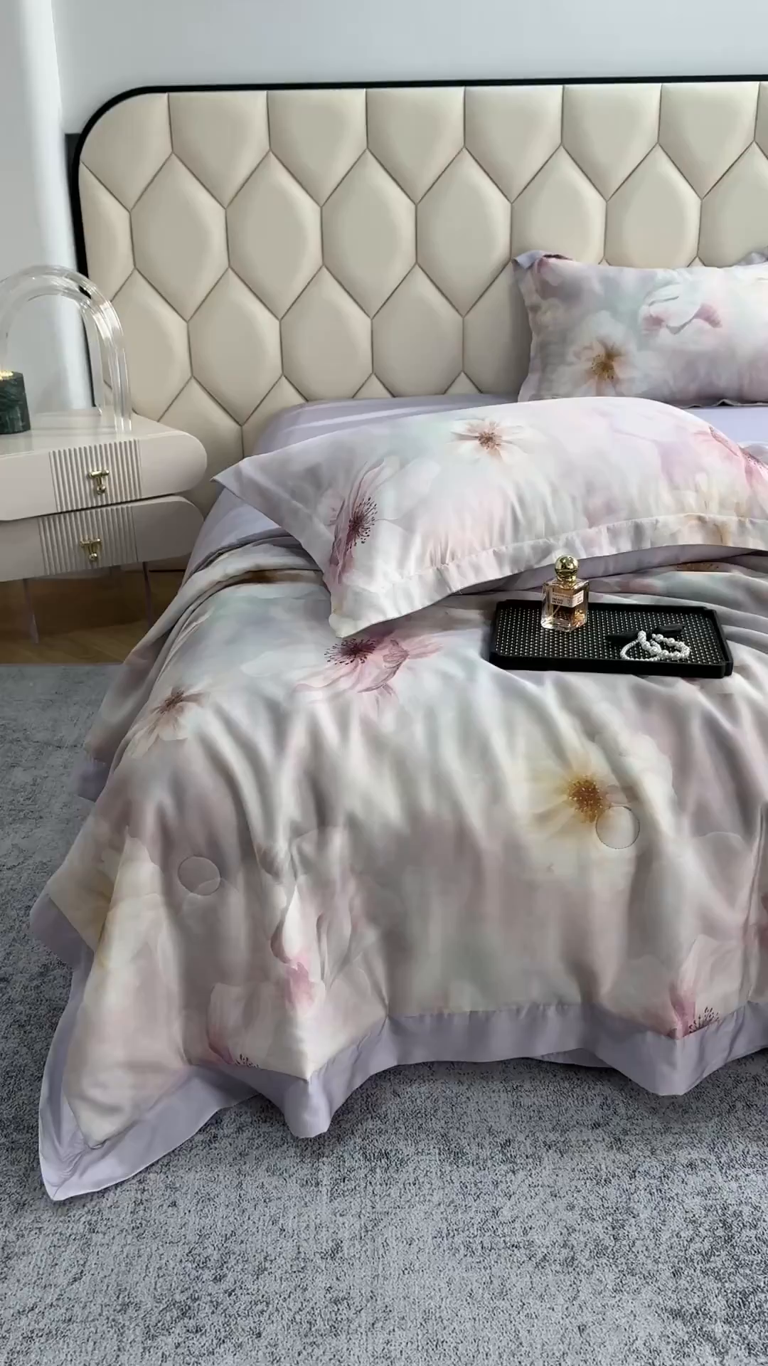 91家纺网 家纺一手货源 找家纺 遇安家纺 2025新款50S莱赛尔天丝数码印花夏被四件套 暮烟凝香紫