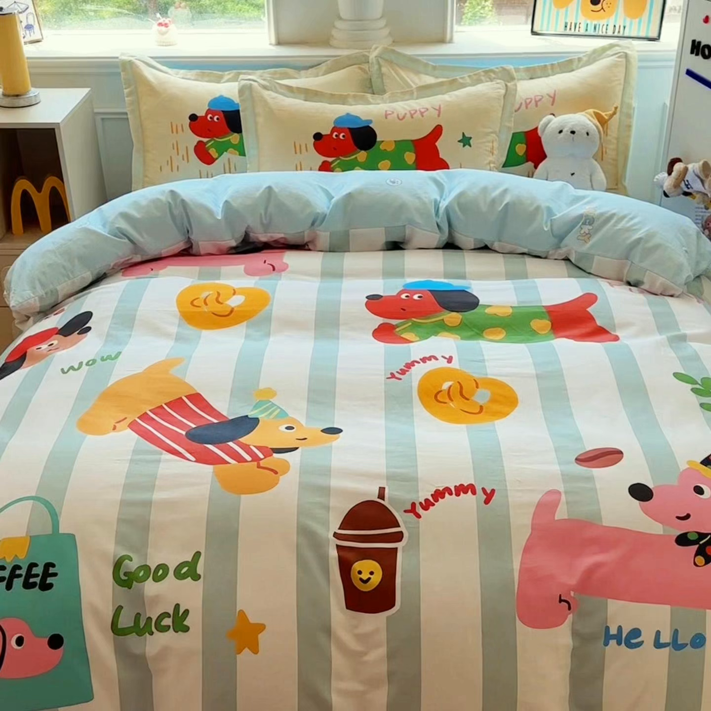 91家纺网 家纺一手货源 找家纺 浩诚 2025新款原创专版设计亲肤全棉纯棉印花四件套--有作品登记证书 腊肠小狗