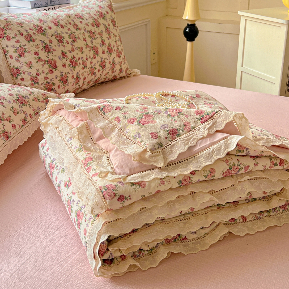 91家纺网 家纺一手货源 找家纺 繁花家居 2025新款云感棉镂空花边夏被四件套 镂空花边-星眠云野