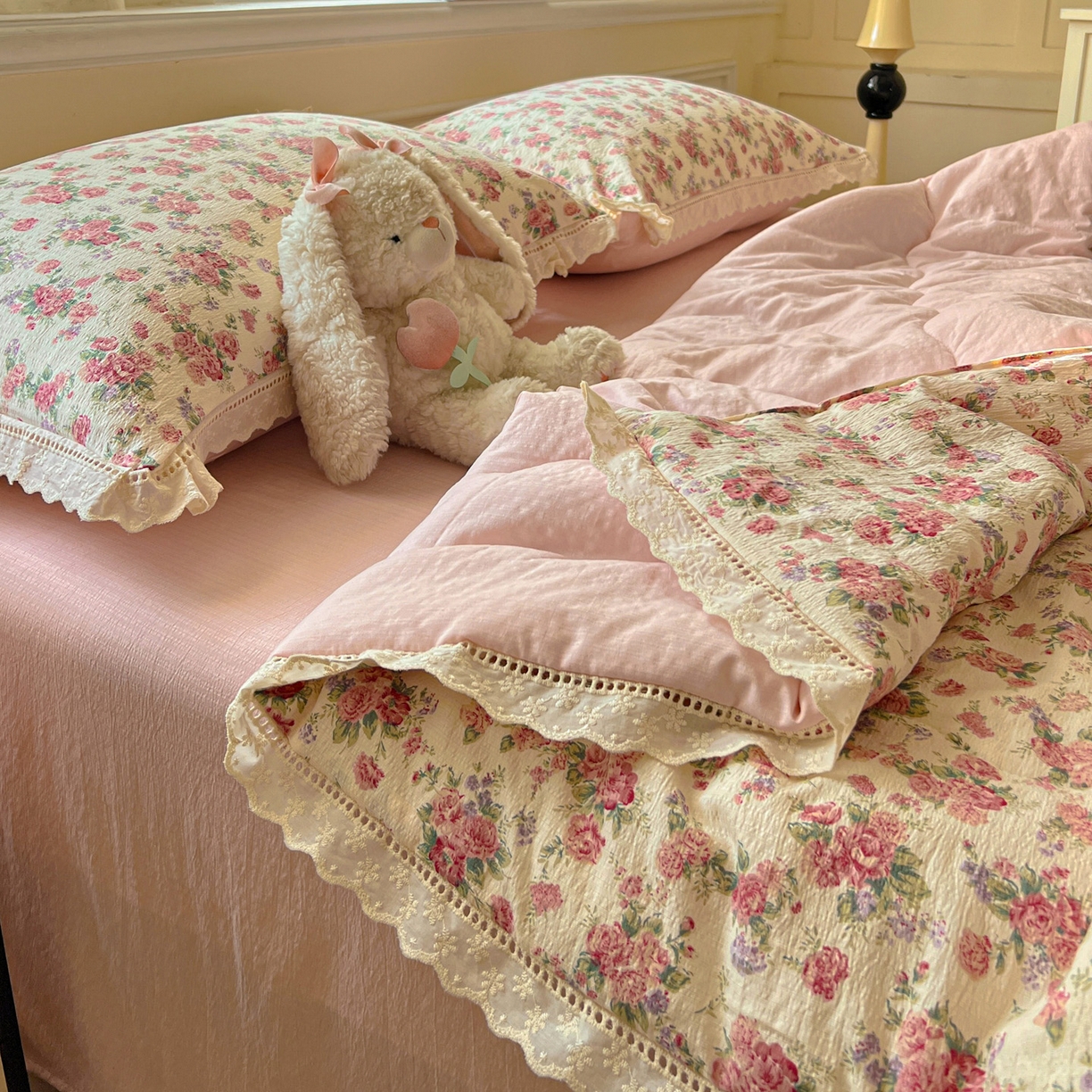 91家纺网 家纺一手货源 找家纺 繁花家居 2025新款云感棉镂空花边夏被四件套 镂空花边-星眠云野