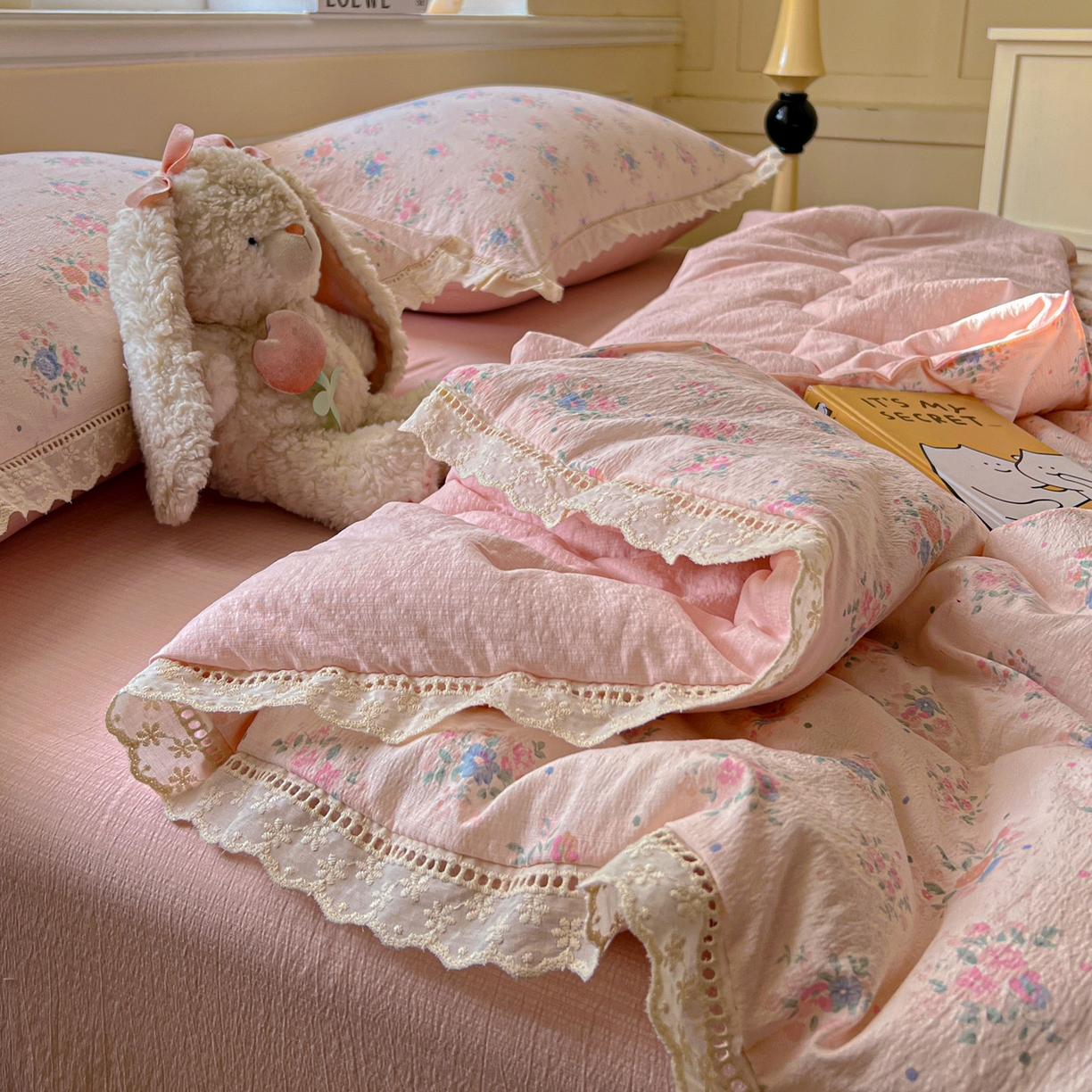 91家纺网 家纺一手货源 找家纺 繁花家居 2025新款云感棉镂空花边夏被四件套 镂空花边-韵味