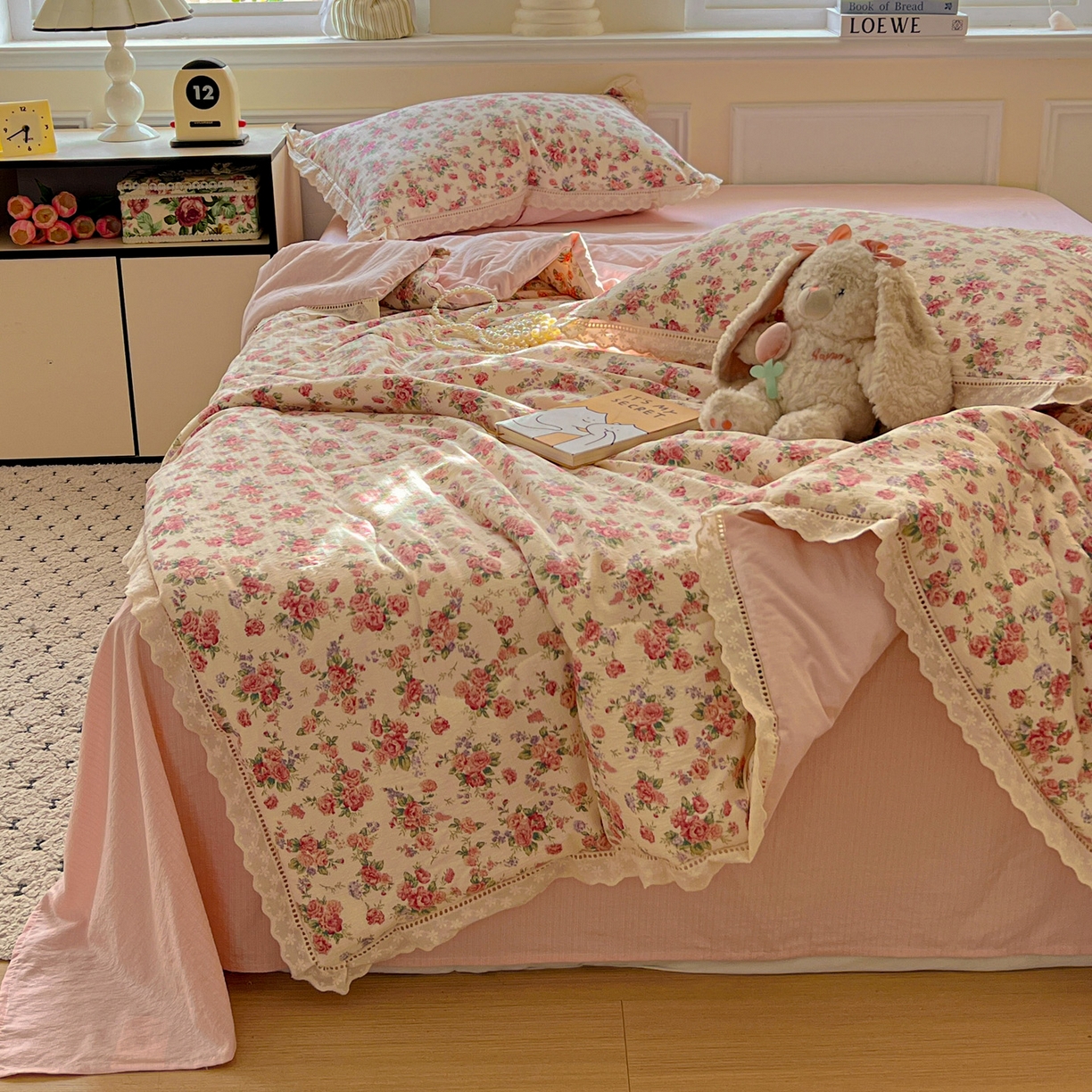 91家纺网 家纺一手货源 找家纺 繁花家居 2025新款云感棉镂空花边夏被四件套 镂空花边-星眠云野