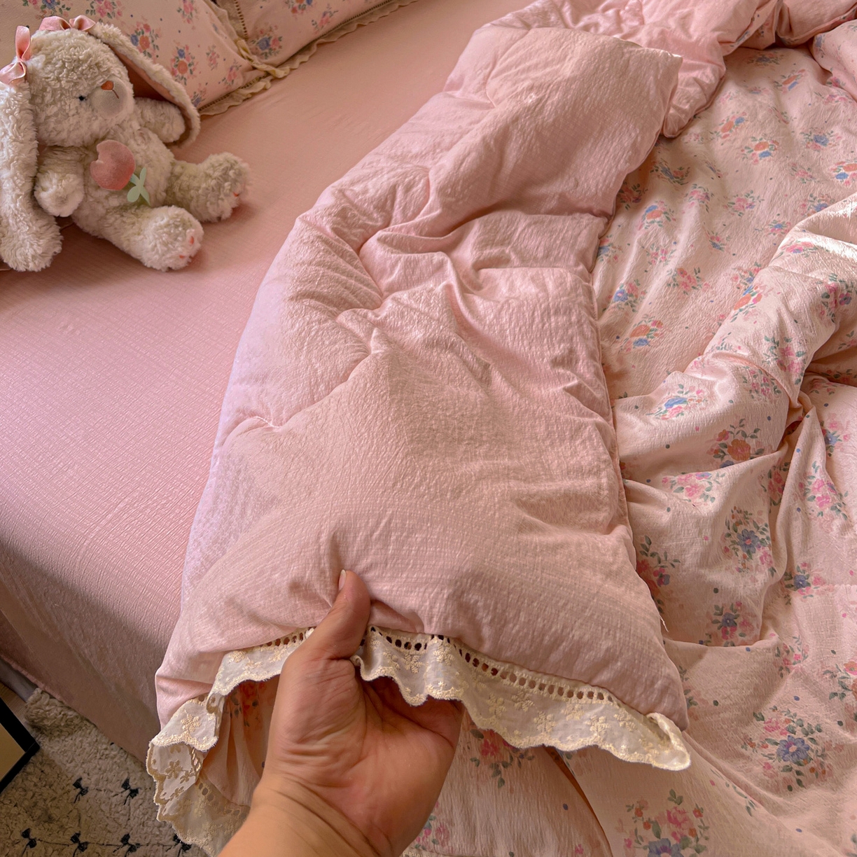 91家纺网 家纺一手货源 找家纺 繁花家居 2025新款云感棉镂空花边夏被四件套 镂空花边-韵味