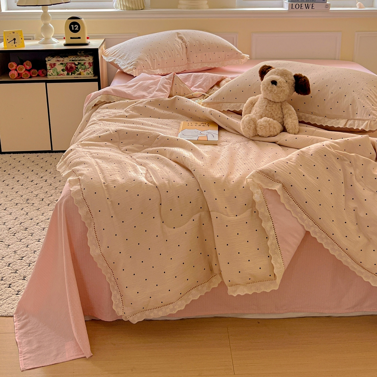 91家纺网 家纺一手货源 找家纺 繁花家居 2025新款云感棉镂空花边夏被四件套 漏空花边-初恋