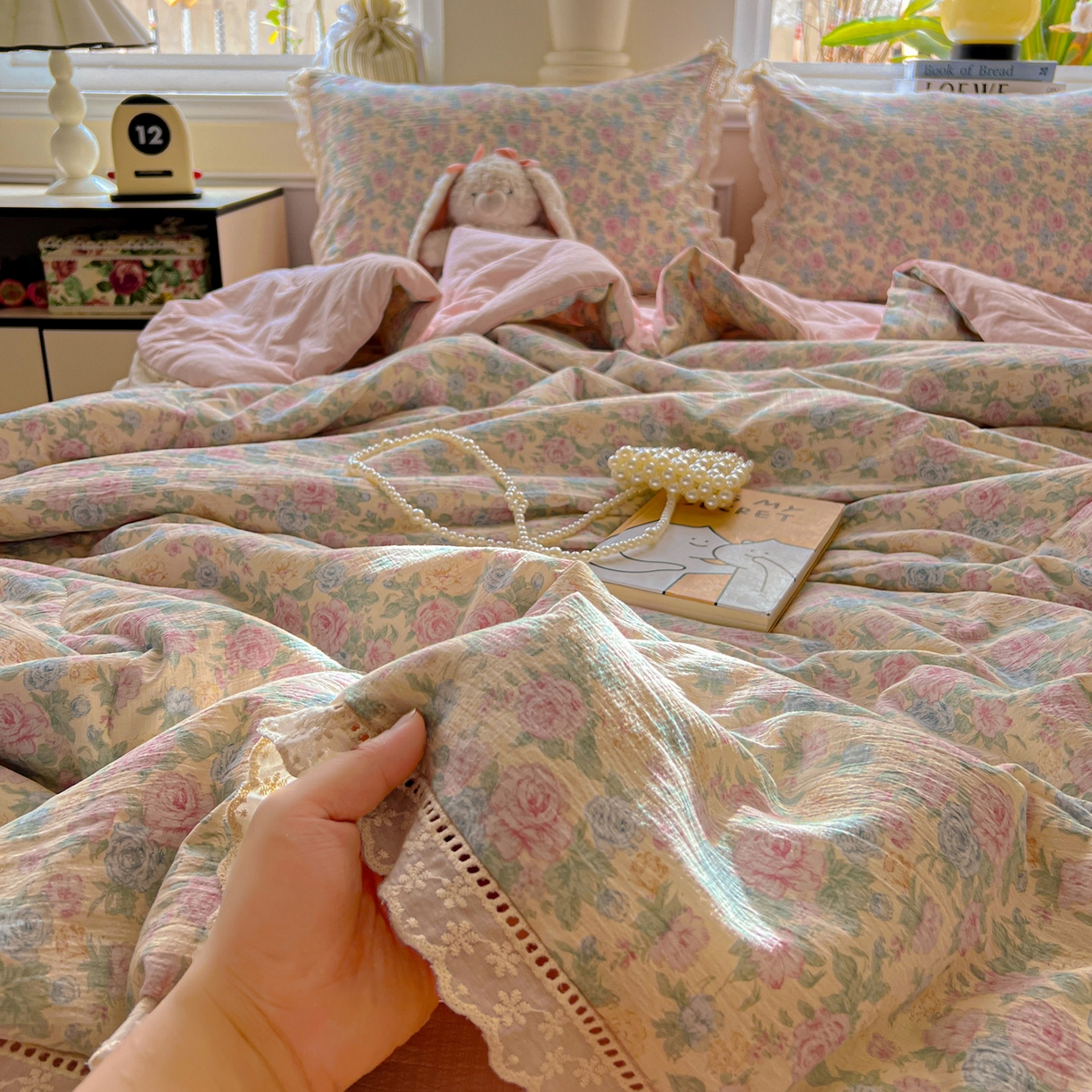 91家纺网 家纺一手货源 找家纺 繁花家居 2025新款云感棉镂空花边夏被四件套 镂空花边-童话星岛