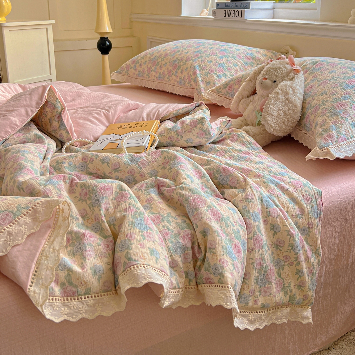 91家纺网 家纺一手货源 找家纺 繁花家居 2025新款云感棉镂空花边夏被四件套 镂空花边-童话星岛