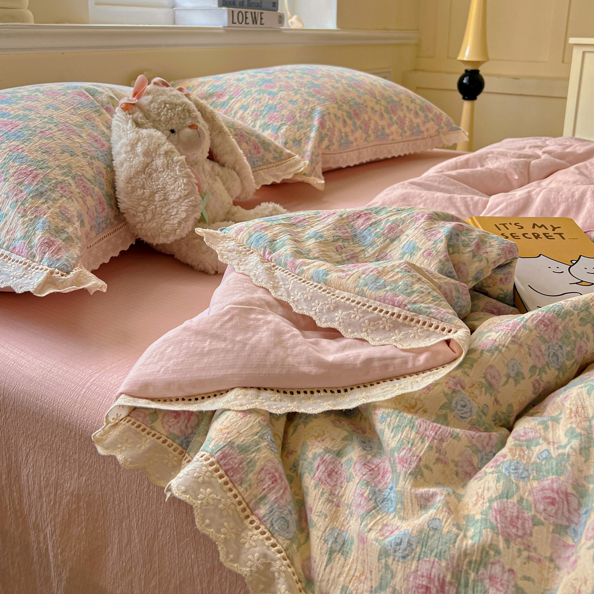 91家纺网 家纺一手货源 找家纺 繁花家居 2025新款云感棉镂空花边夏被四件套 镂空花边-童话星岛