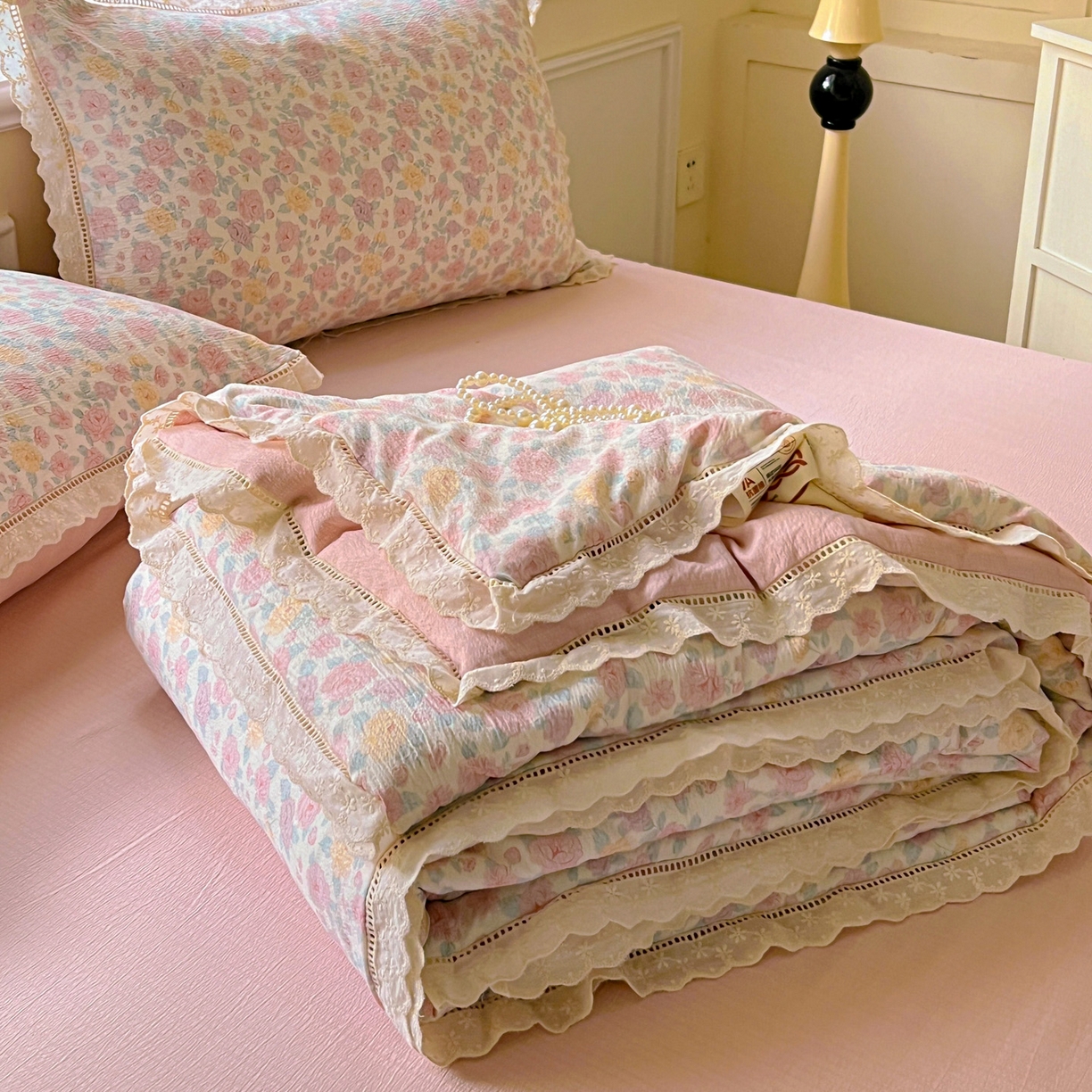 91家纺网 家纺一手货源 找家纺 （总）繁花家居 2025新款云感棉镂空花边夏被四件套