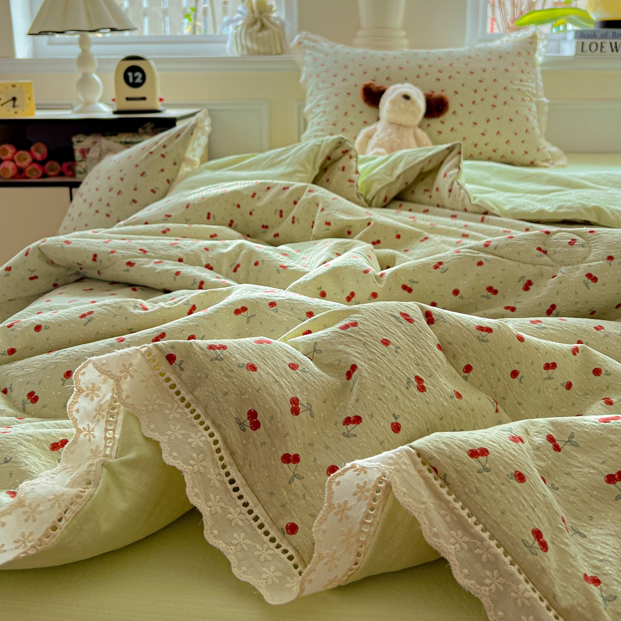 91家纺网 家纺一手货源 找家纺 繁花家居 2025新款云感棉镂空花边夏被四件套 镂空花边-绿樱子