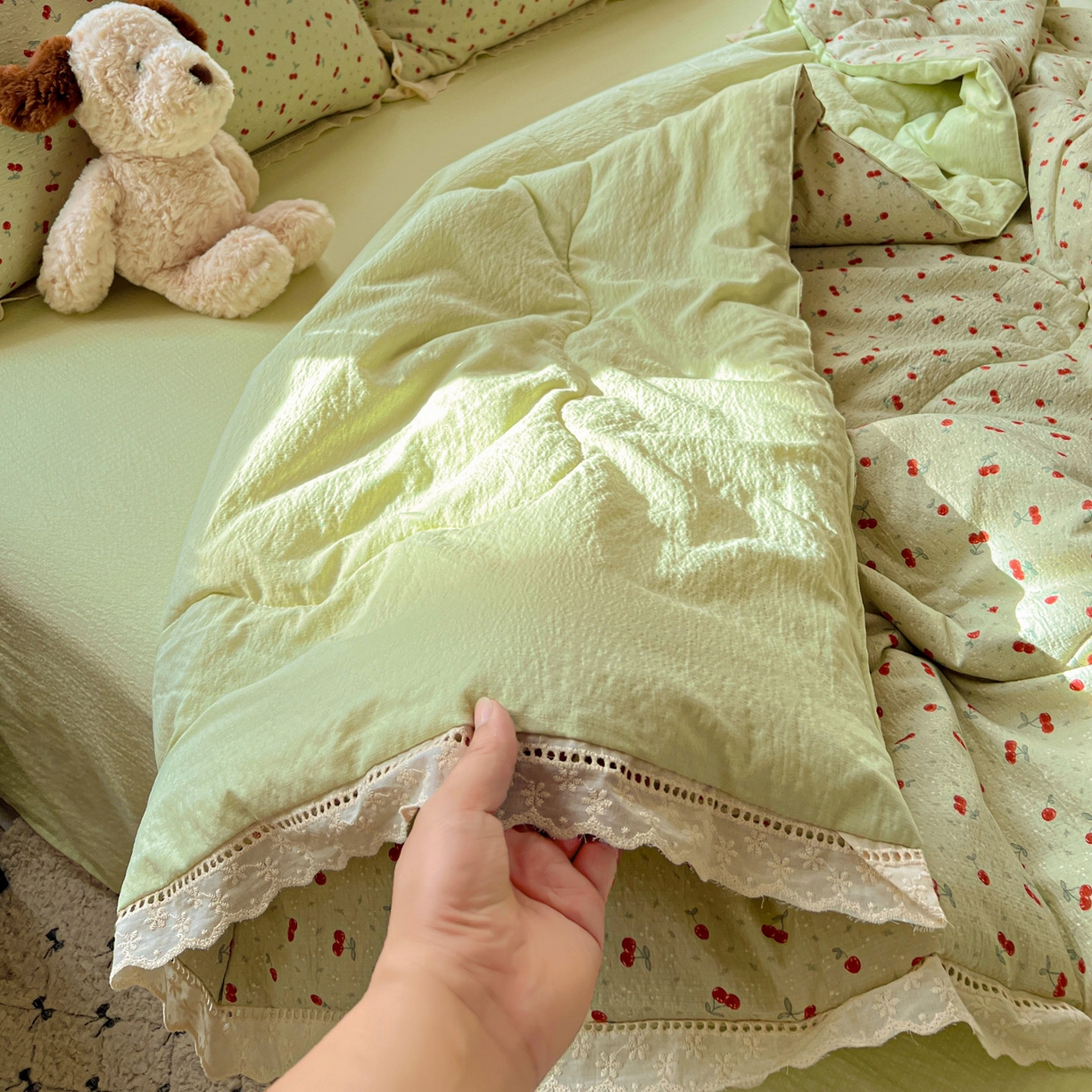 91家纺网 家纺一手货源 找家纺 繁花家居 2025新款云感棉镂空花边夏被四件套 镂空花边-绿樱子