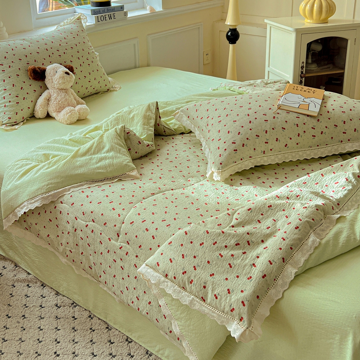 91家纺网 家纺一手货源 找家纺 繁花家居 2025新款云感棉镂空花边夏被四件套 镂空花边-绿樱子