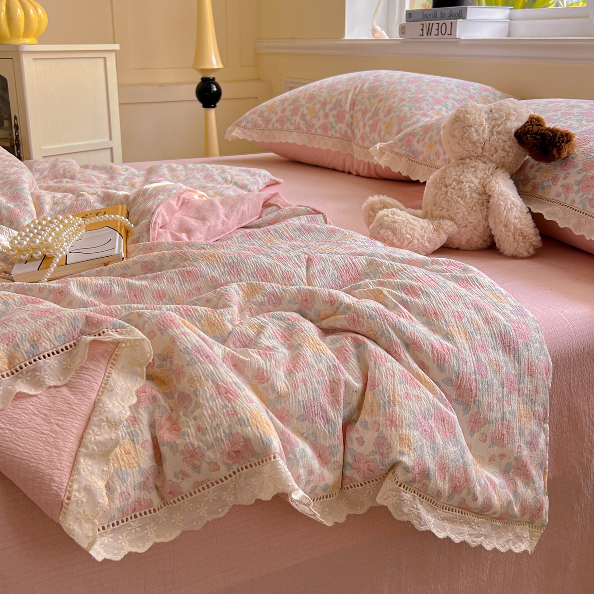 91家纺网 家纺一手货源 找家纺 繁花家居 2025新款云感棉镂空花边夏被四件套 镂空花边-春风里