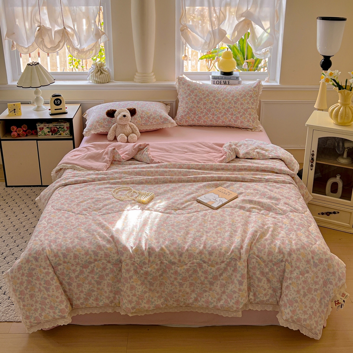 91家纺网 家纺一手货源 找家纺 繁花家居 2025新款云感棉镂空花边夏被四件套 镂空花边-春风里