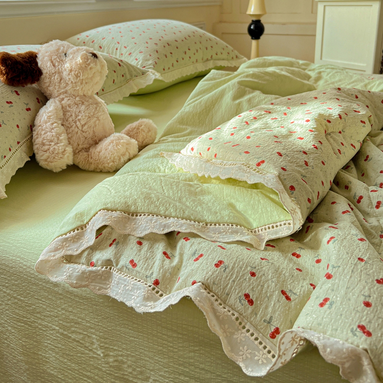 91家纺网 家纺一手货源 找家纺 繁花家居 2025新款云感棉镂空花边夏被四件套 镂空花边-绿樱子