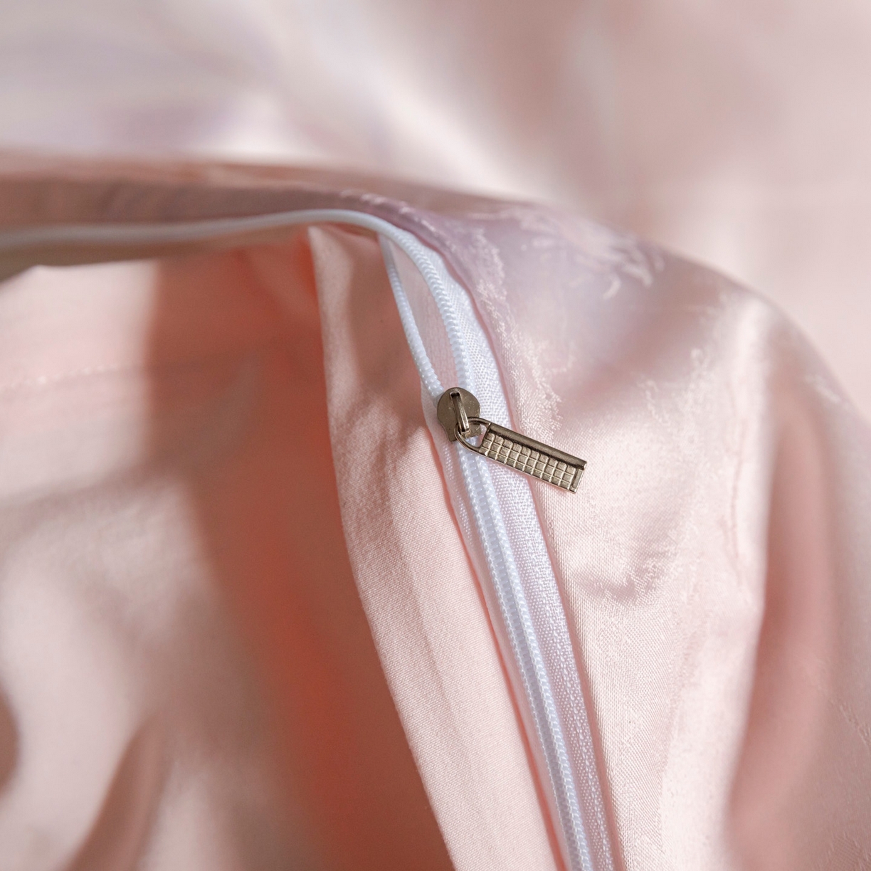 91家纺网 家纺一手货源 找家纺 莱欧纳家纺 2025新款轻奢提花印花四件套 花之韵