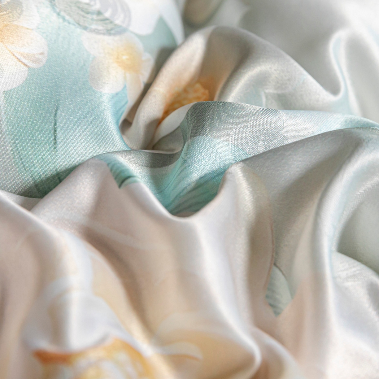 91家纺网 家纺一手货源 找家纺 莱欧纳家纺 2025新款轻奢提花印花四件套 春日颂