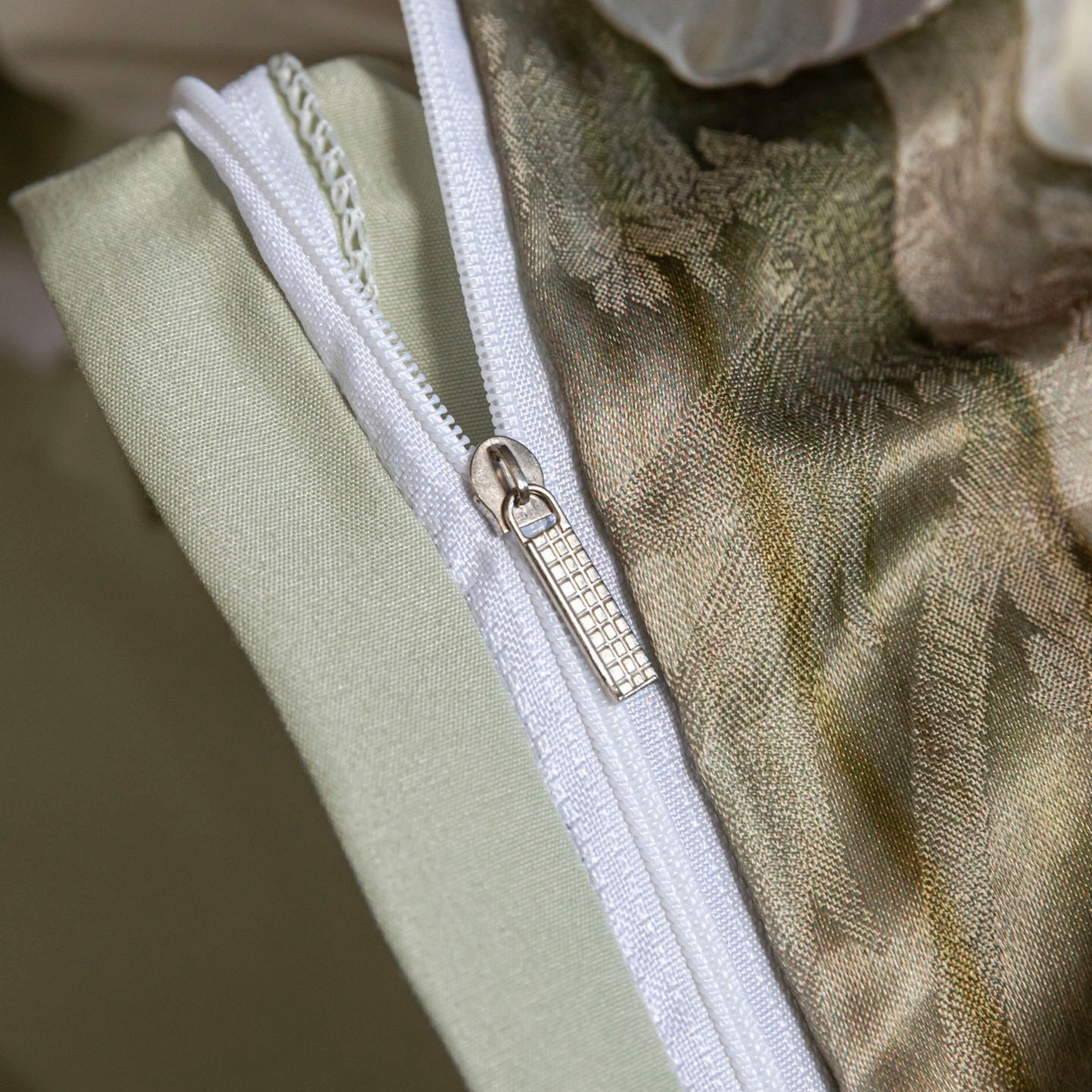 91家纺网 家纺一手货源 找家纺 莱欧纳家纺 2025新款轻奢提花印花四件套 卡夫迪