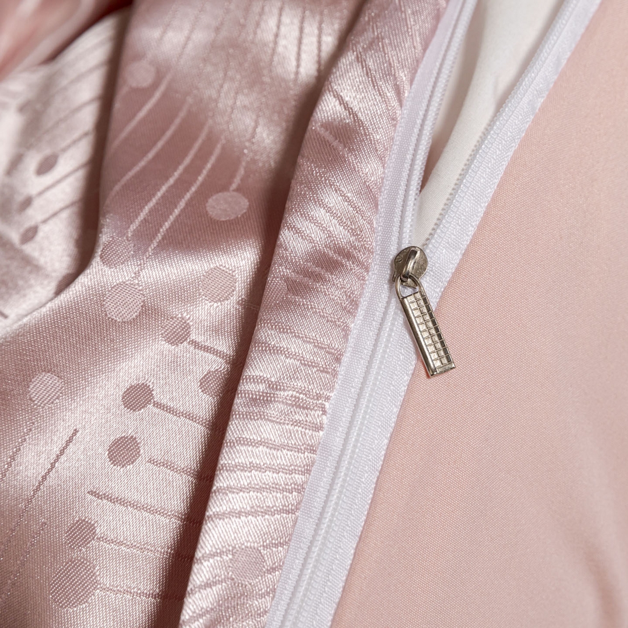 91家纺网 家纺一手货源 找家纺 莱欧纳家纺 2025新款轻奢欧式提花四件套 星雨