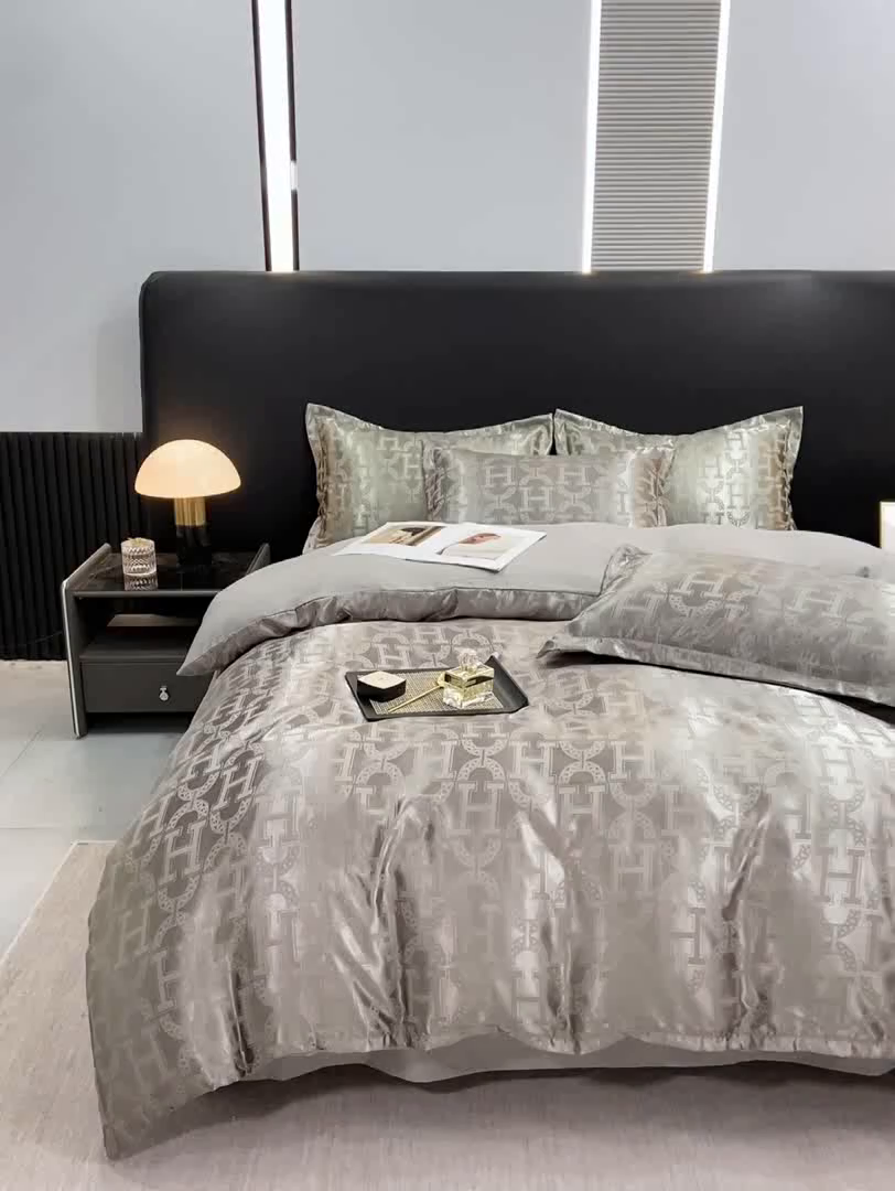 91家纺网 家纺一手货源 找家纺 莱欧纳家纺 2025新款轻奢欧式提花四件套 繁花-高级灰