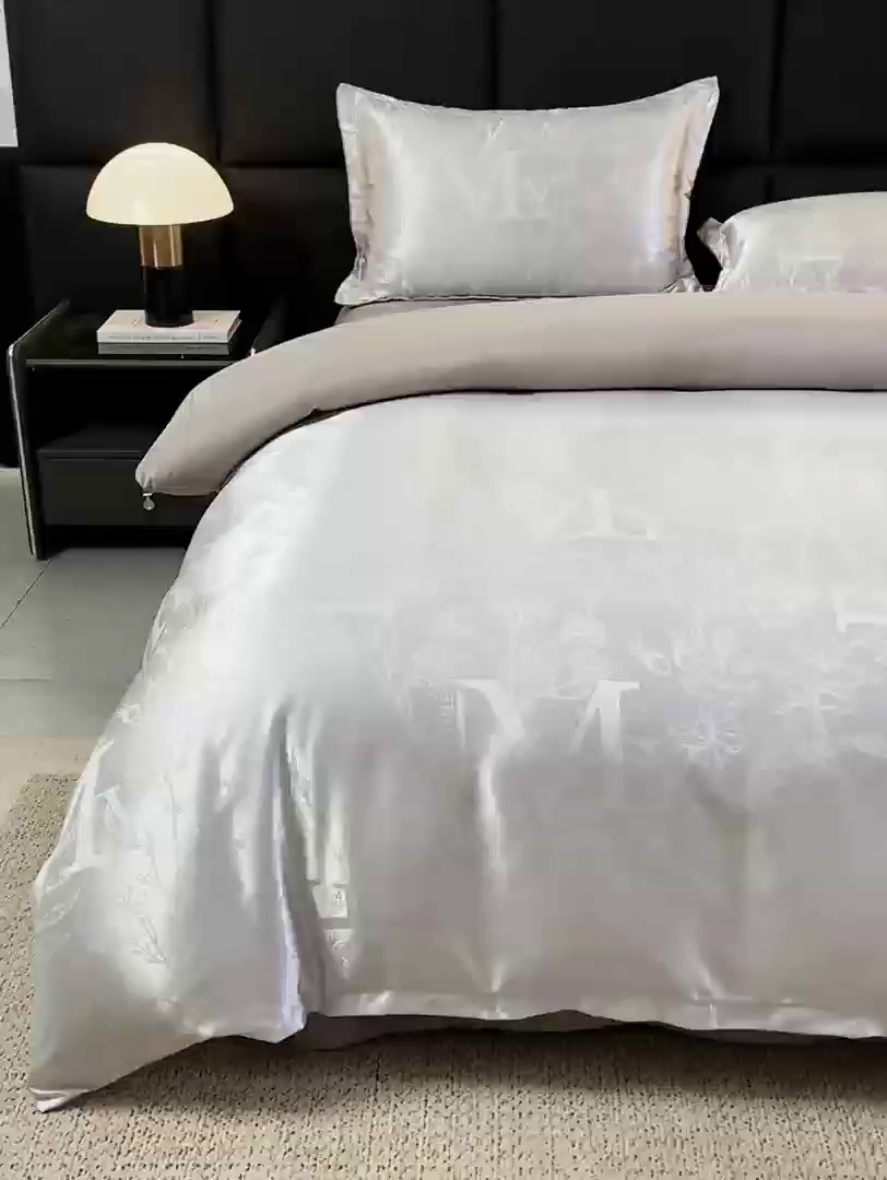 91家纺网 家纺一手货源 找家纺 莱欧纳家纺 2025新款轻奢欧式提花四件套 意林故事