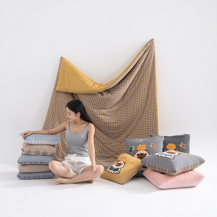 91家纺网 家纺一手货源 找家纺 吉利家居 2024新款牛奶绒星空鹿多功能抱枕 梅花鹿-香芋紫