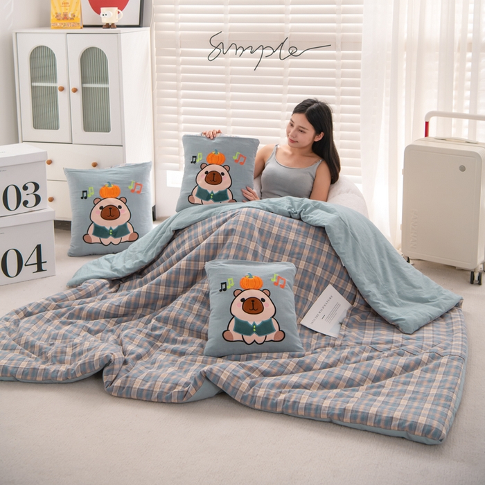 吉利家居 2025新款全棉色织水洗抱枕被-卡皮巴拉 控价小号65 大号92 蓝芋格